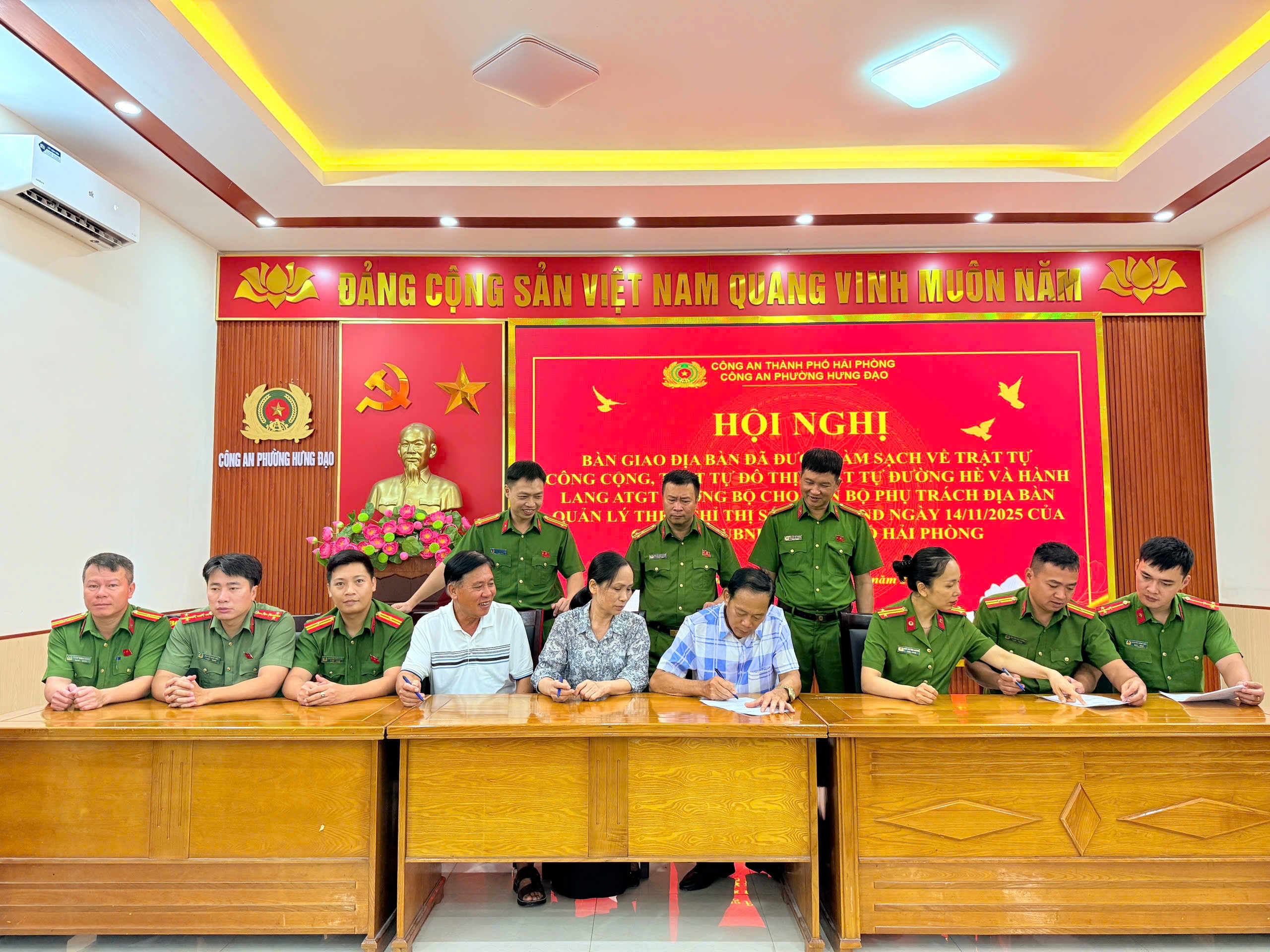 Công an phường Hưng Đạo quyết tâm duy trì trật tự đô thị: “Đường thông - hè thoáng”